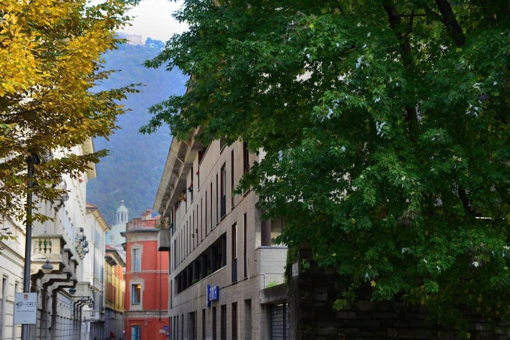 Trilocale Como Centro, Esclusivo 100 Mq Con 3 Balconi Exteriér fotografie